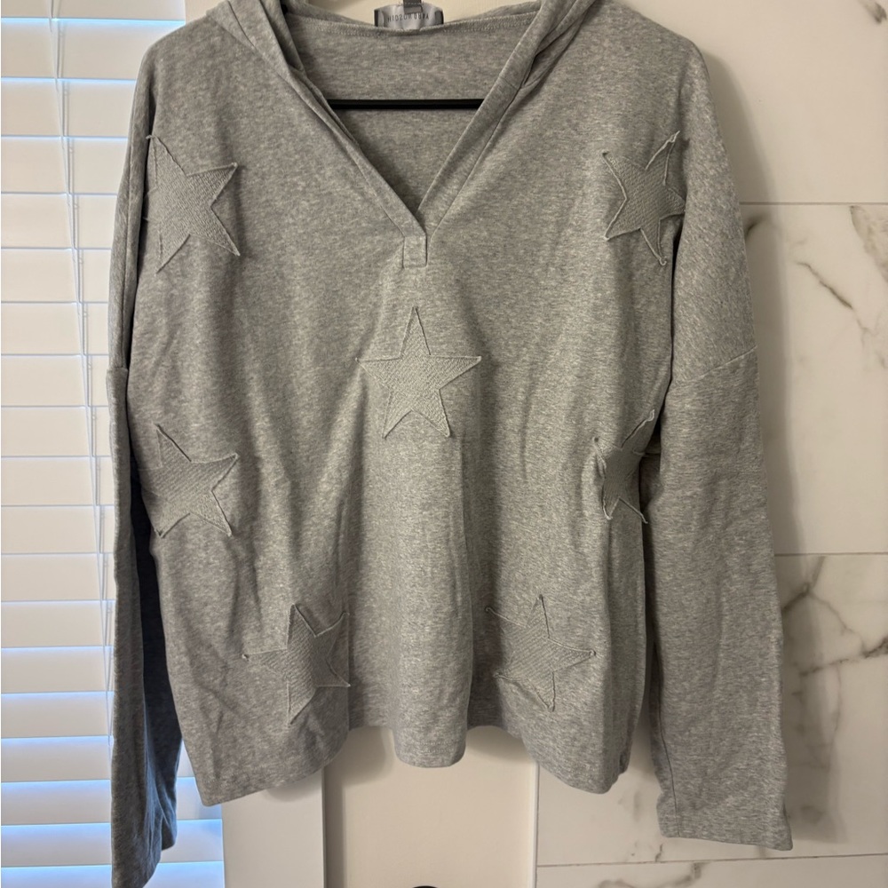 Gray Star Appliqué Hoodie Top